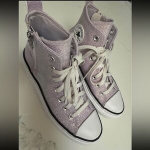 Converse
Kids' Chuck Taylor® All Star®
Glitter Lugged Sneaker